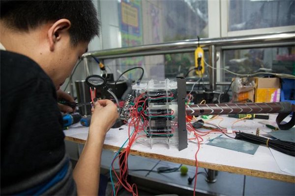 50万伏高压电！理工男自制真·雷神之锤
