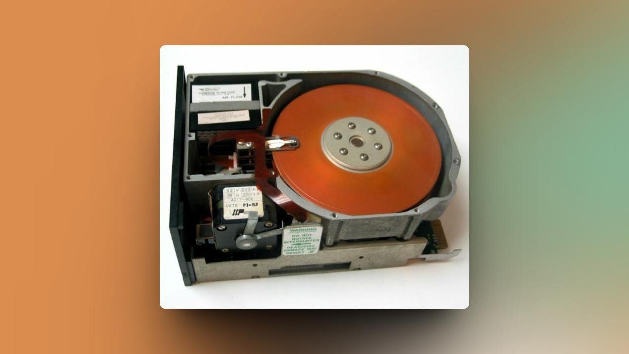 1980年-第一款为个人电脑市场设计的硬盘希捷ST-506