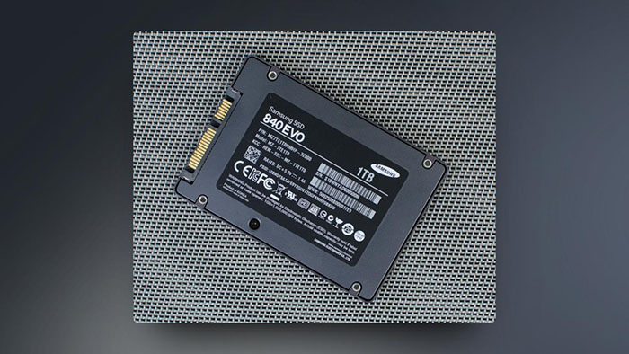 2013年-第一款采用TLC NAND闪存的固态硬盘三星 840 EVO